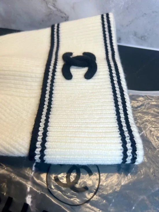 CHANEL Fashion Cream & Black Knit Embroidered CC’s Thick CASHMERE/Wool Beanie - Picture 4 of 6